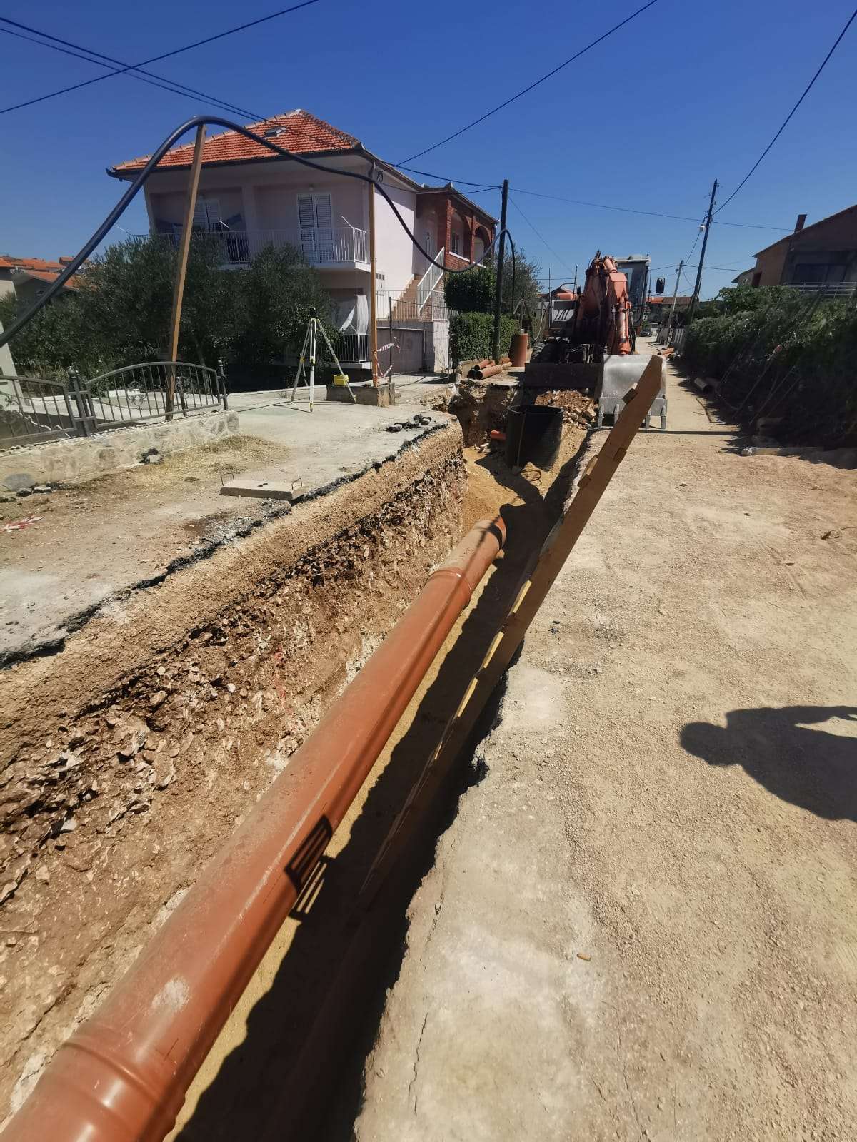 CONSTRUCTION OF SEWAGE AND STORMWATER NETWORK IN PART OF THE SINJORETOVO AREA, CITY OF ZADAR - 