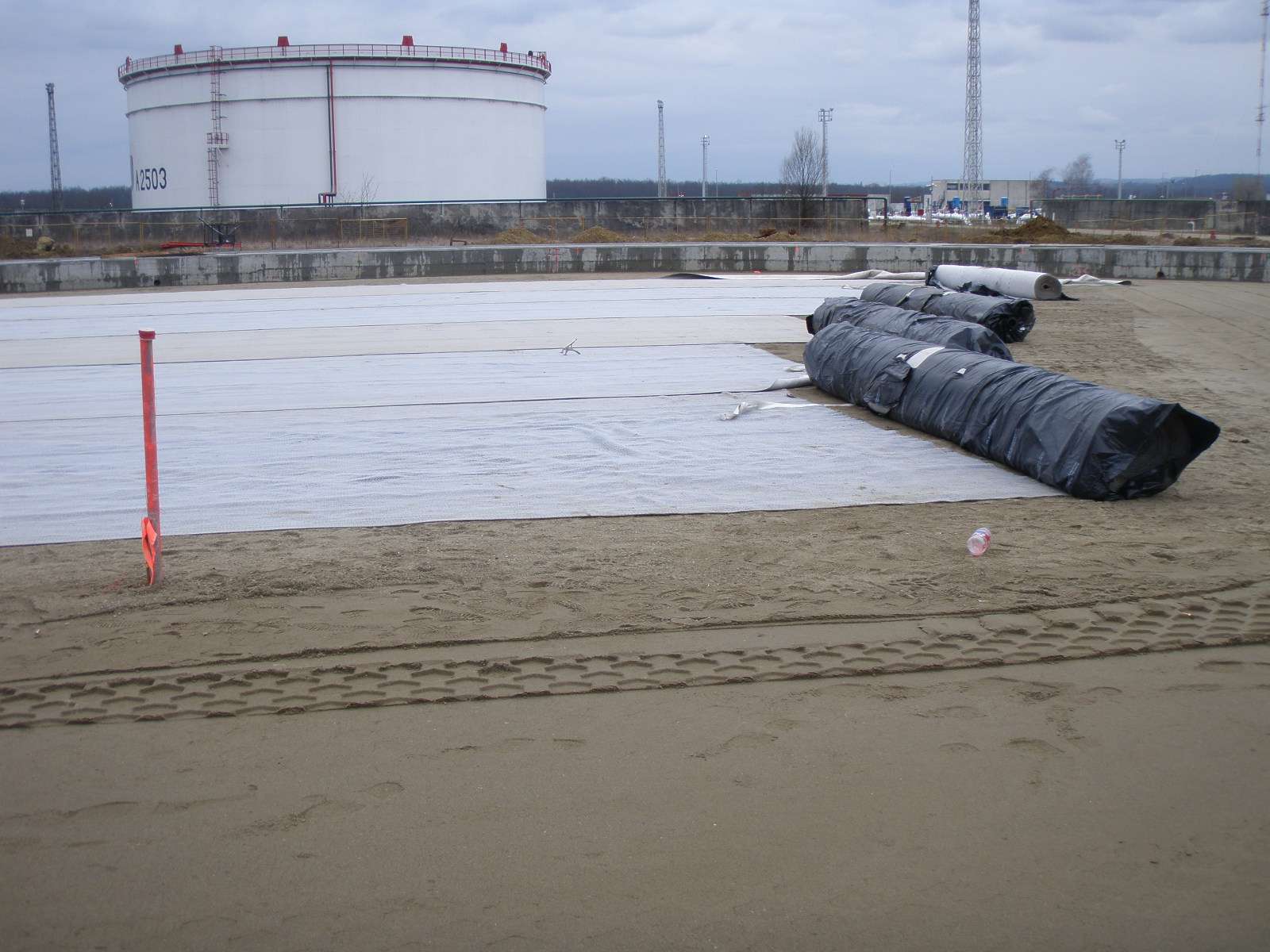 CONSTRUCTION OF TWO STEEL OIL TANKS IN SISAK - 