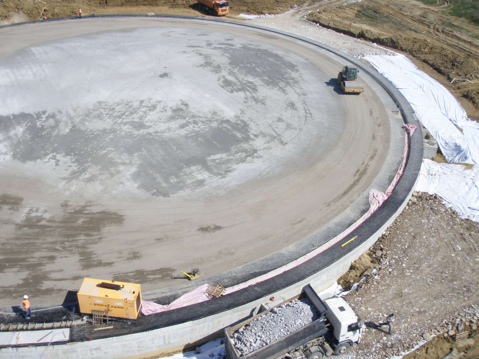 CONSTRUCTION OF TWO STEEL OIL TANKS IN SISAK - 
