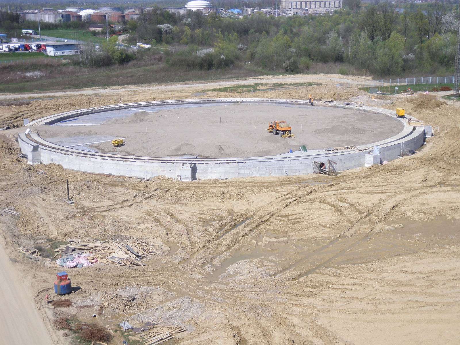 CONSTRUCTION OF TWO STEEL OIL TANKS IN SISAK - 