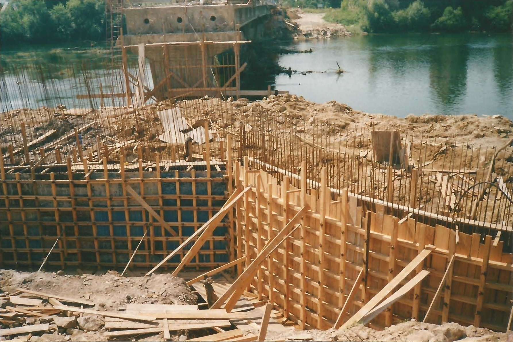 RECONSTRUCTION OF „KOSTAJNICA“ BRIDGE OVER RIVER UNA IN HRVATSKA KOSTAJNICA AND REMOVAL OF DEBRIS OF „JASENOVAC“BRIDGE - 