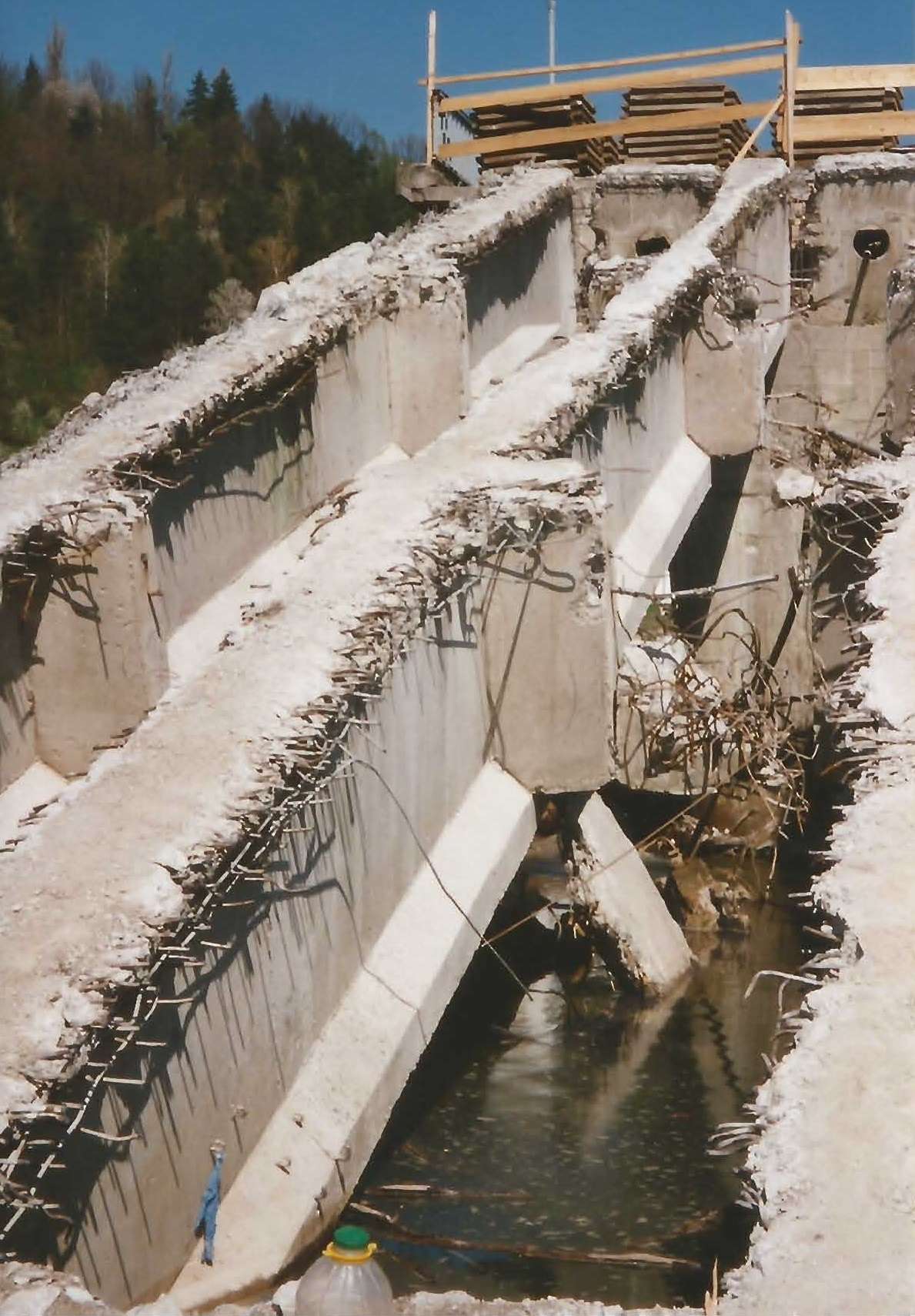 RECONSTRUCTION OF „KOSTAJNICA“ BRIDGE OVER RIVER UNA IN HRVATSKA KOSTAJNICA AND REMOVAL OF DEBRIS OF „JASENOVAC“BRIDGE - 
