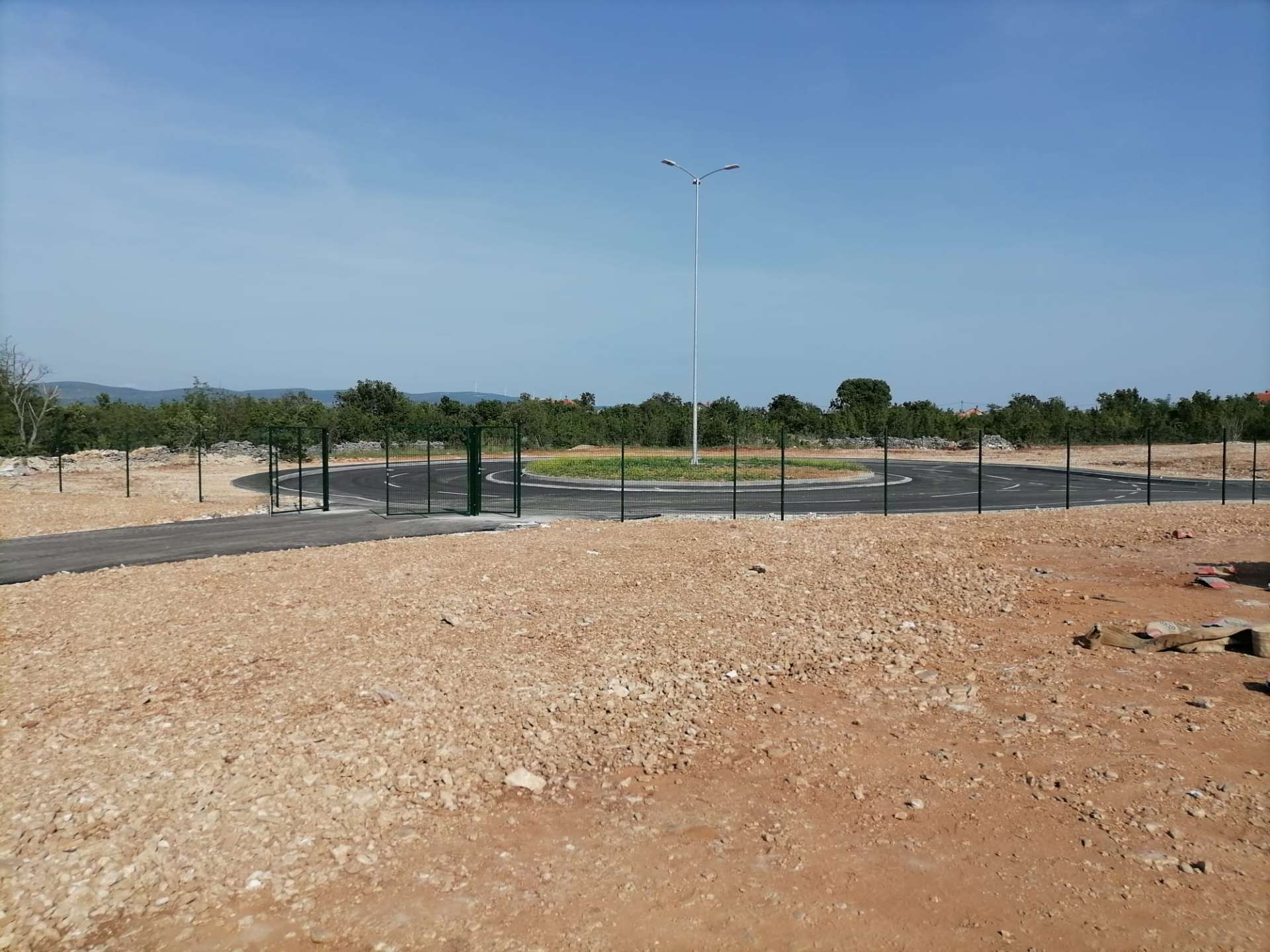 CONSTRUCTION OF MUNICIPAL INFRASTRUCTURE IN THE PRIDRAGA 1 BUSINESS ZONE - 