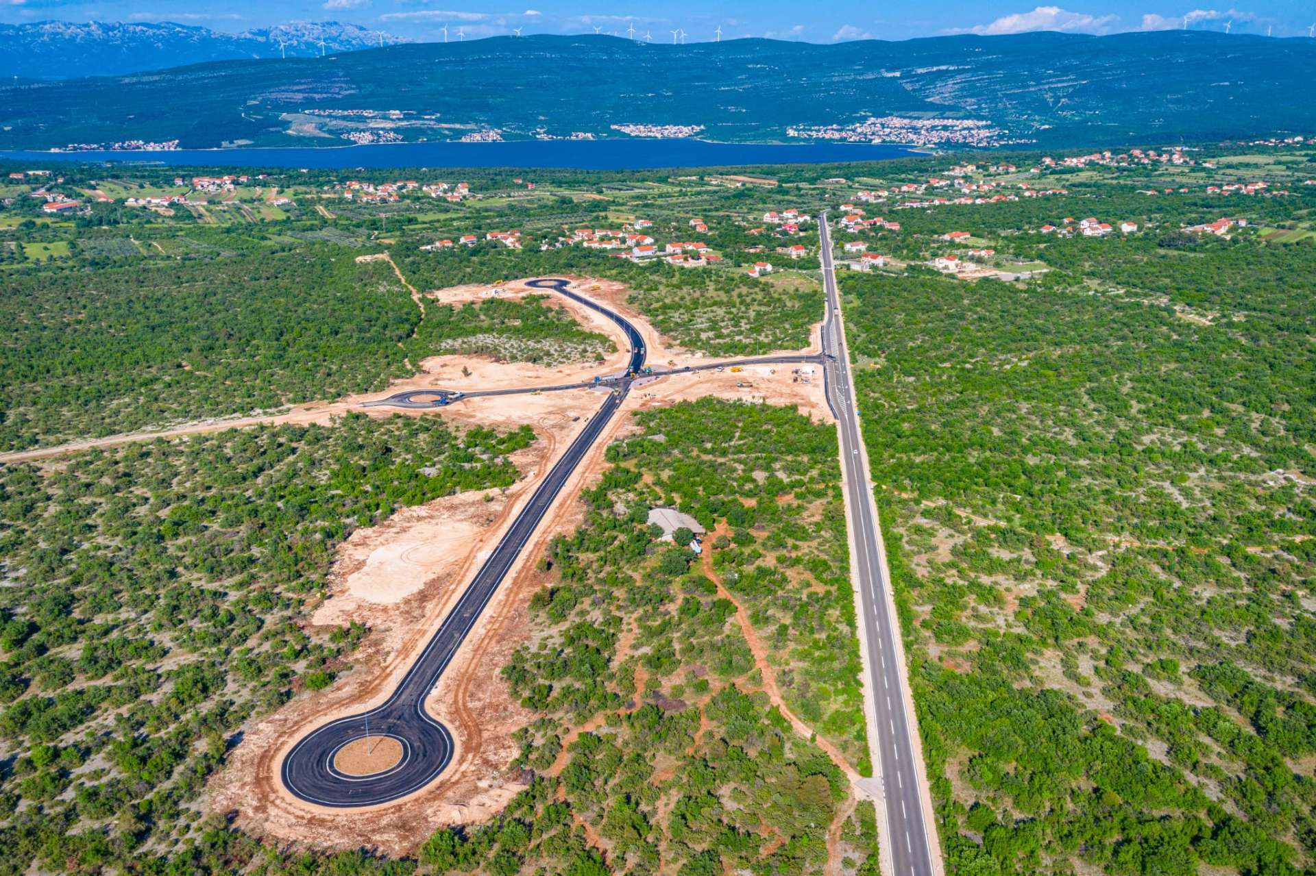 CONSTRUCTION OF MUNICIPAL INFRASTRUCTURE IN THE PRIDRAGA 1 BUSINESS ZONE - 