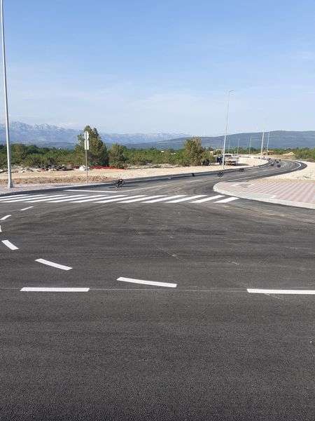 CONSTRUCTION OF MUNICIPAL INFRASTRUCTURE IN THE PRIDRAGA 1 BUSINESS ZONE - 